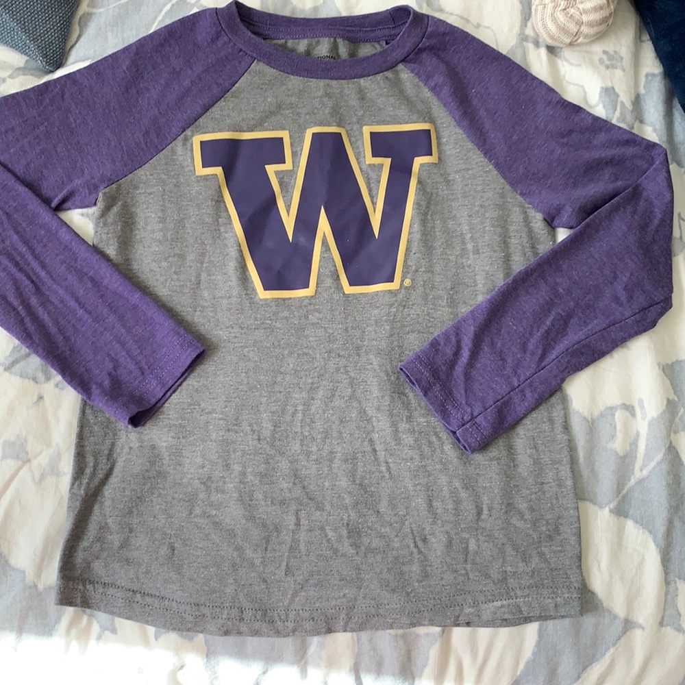 Kids small “W” t-shirt